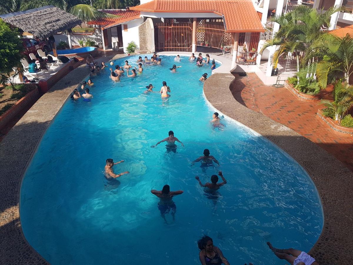 Hotel Takana ルレナバケ エクステリア 写真